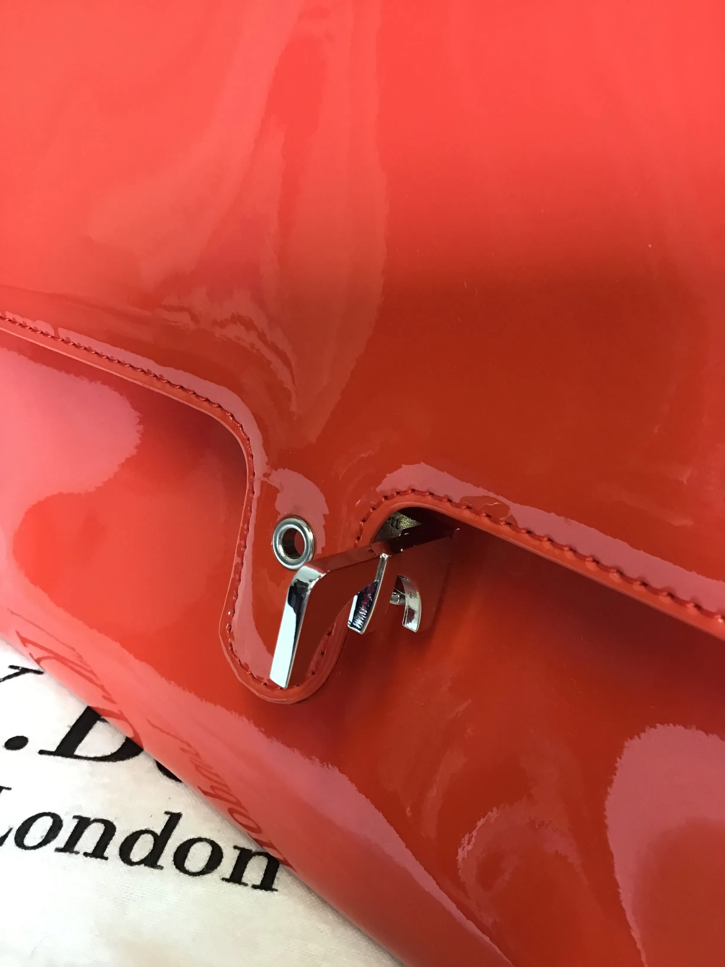 BRAND NEW LK BENNETT CORAL PATENT LEATHER HAND/ SHOULDER BAG