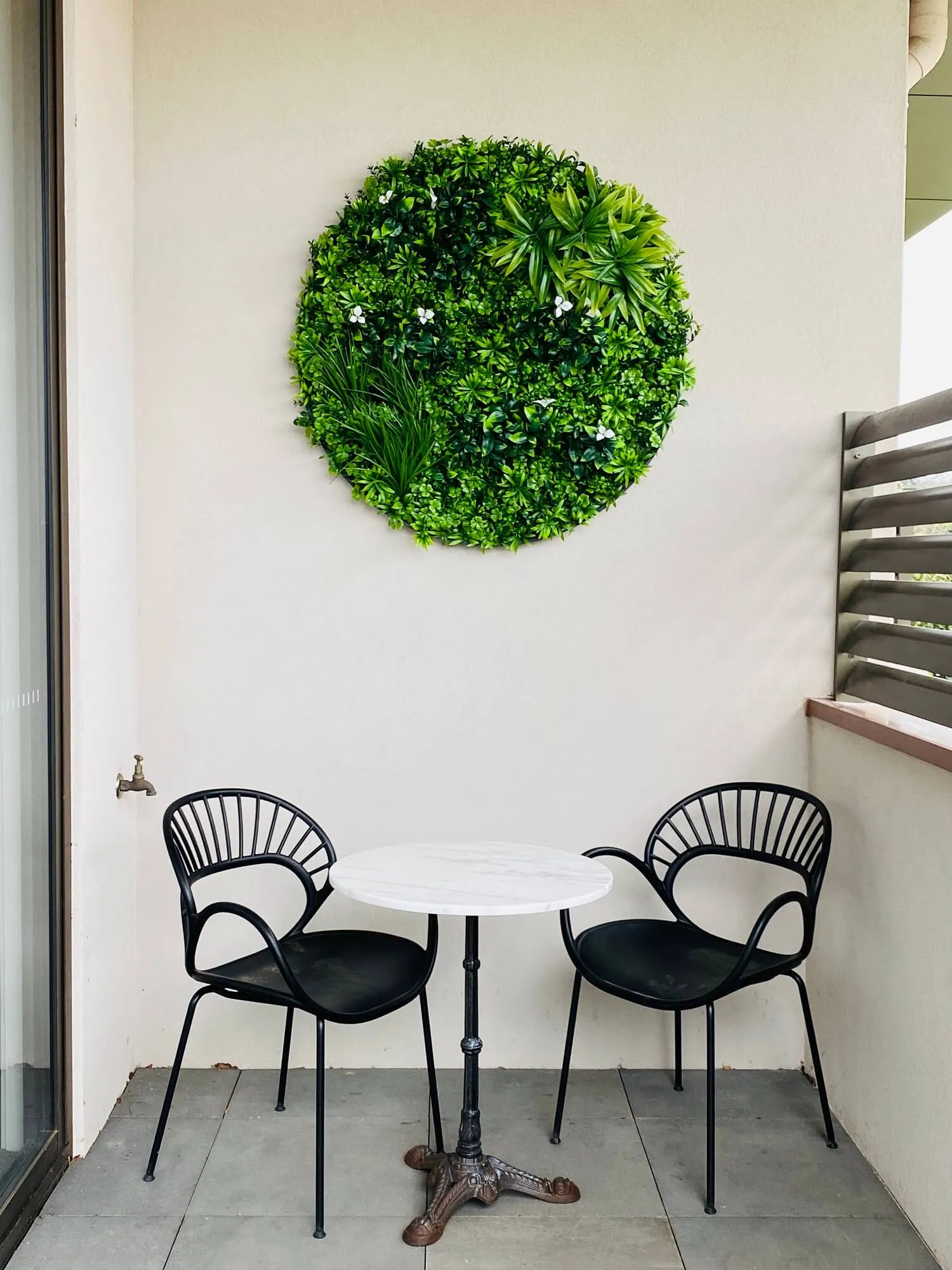 Flowering White Artificial Green Wall Disc UV Resistant 100cm (Black Frame)