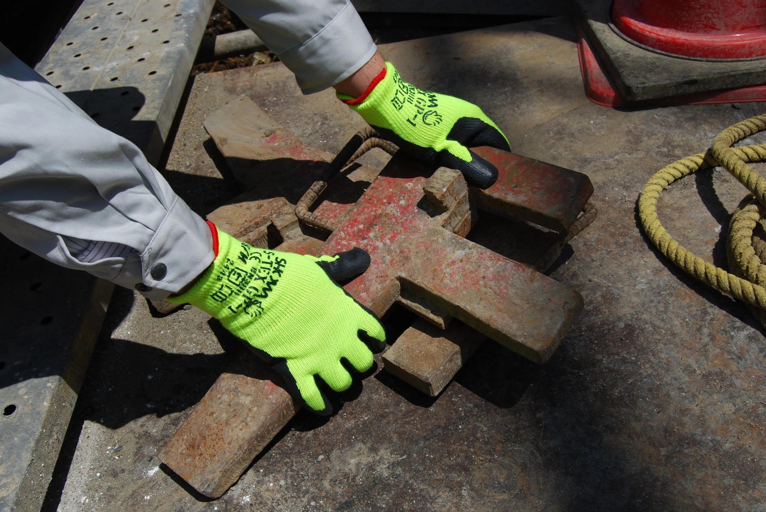 Showa S-TEX 300 Rubber Palm Dipped Work Gloves with Stainless Steel Kevlar Liner, ANSI A4 Cut Resistant, Hi-Vis