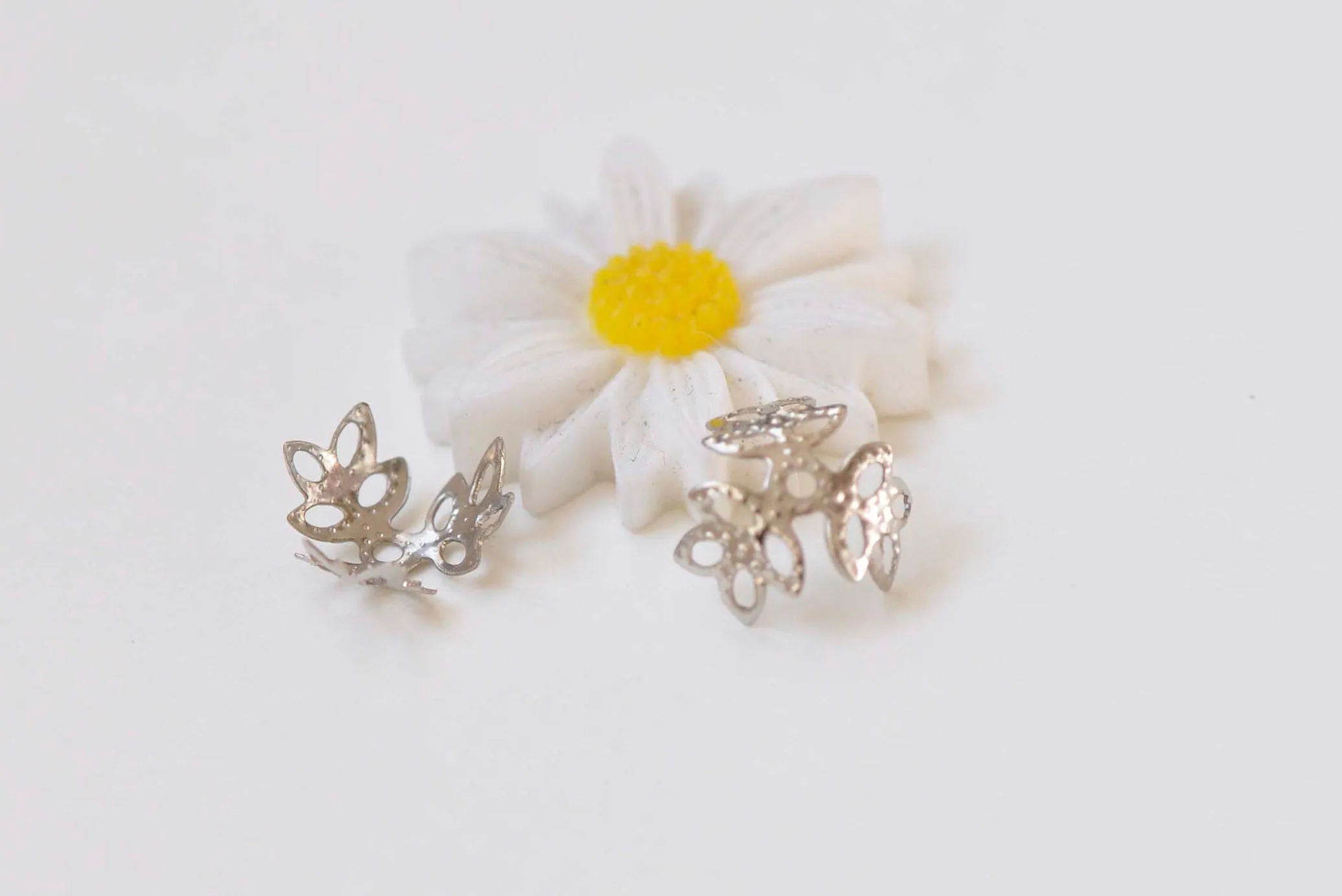 Three Petal Filigree Leaf Bead Caps Silvery Gray 9mm Set of 100 A3969