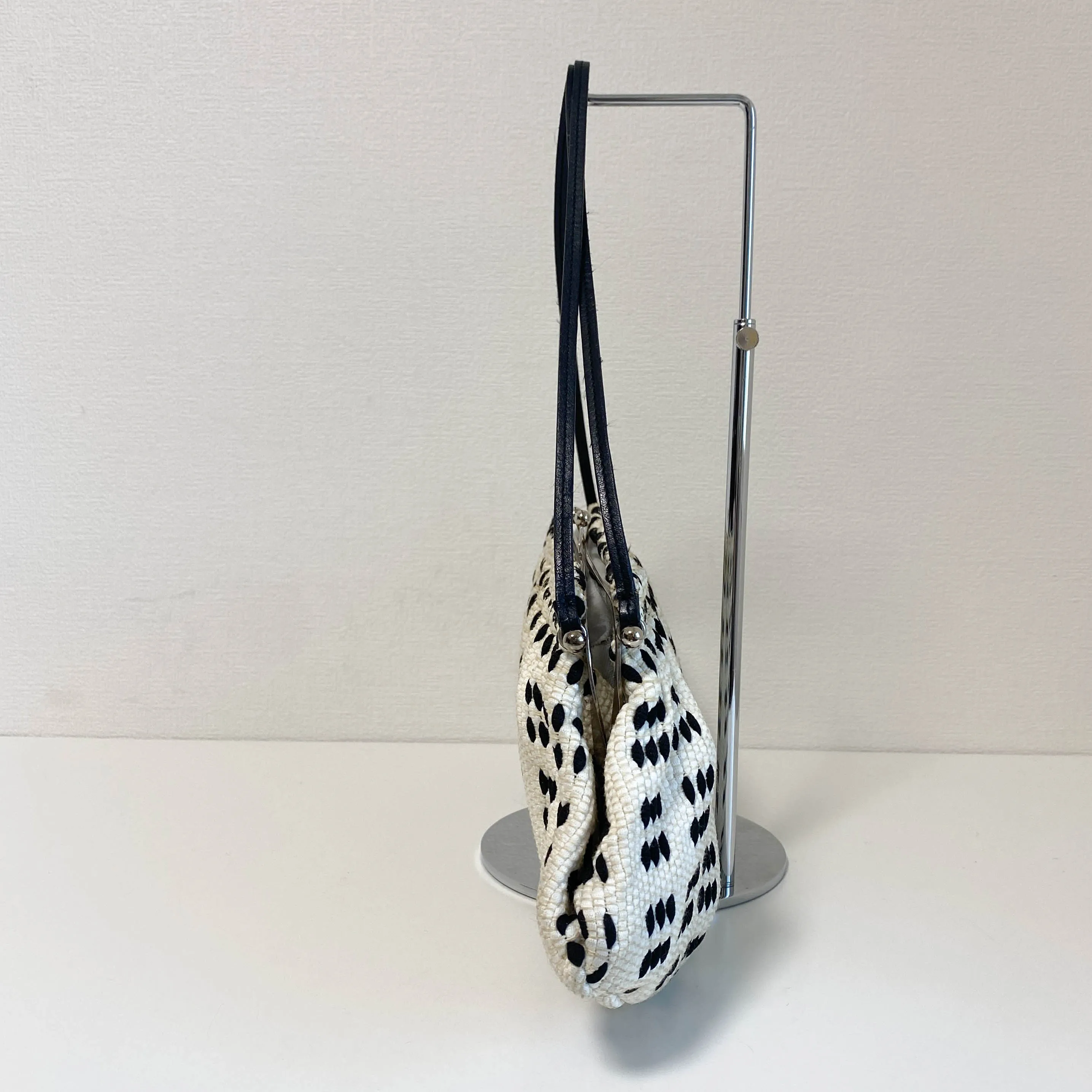Vintage Clasp Shoulder Bag