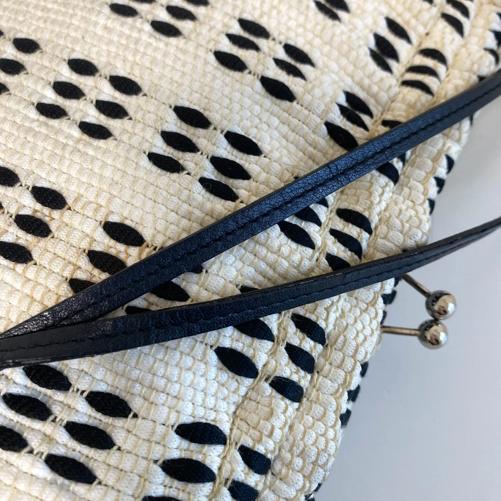 Vintage Clasp Shoulder Bag
