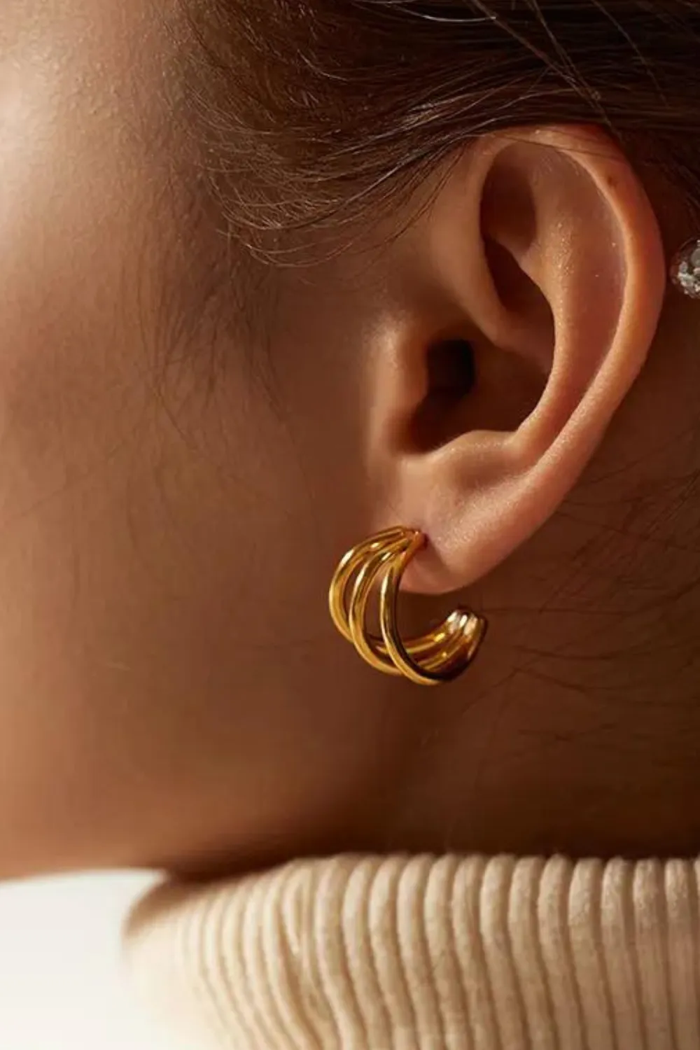 WATER RESISTANT TRIPLE DETAIL HOOP EARRING